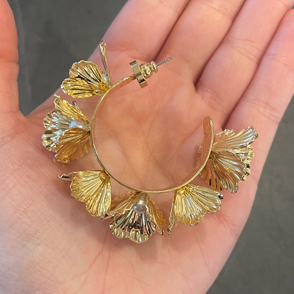 House of Harlow Gold and Pearl Flower Hoop Earrings - Picture 6 of 6